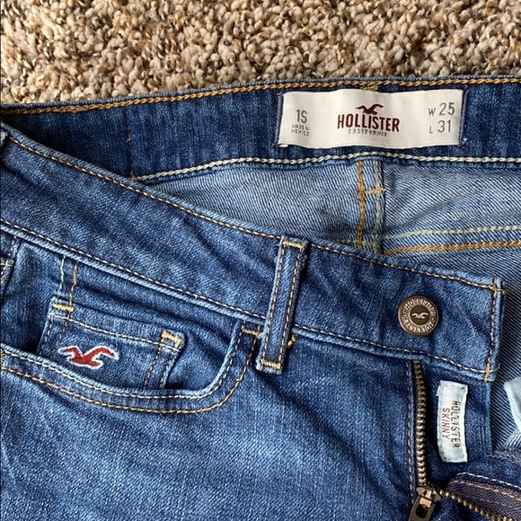 SOLD Hollister Low-Rise Skinny Jeans 1 Short - Picture 2 of 6